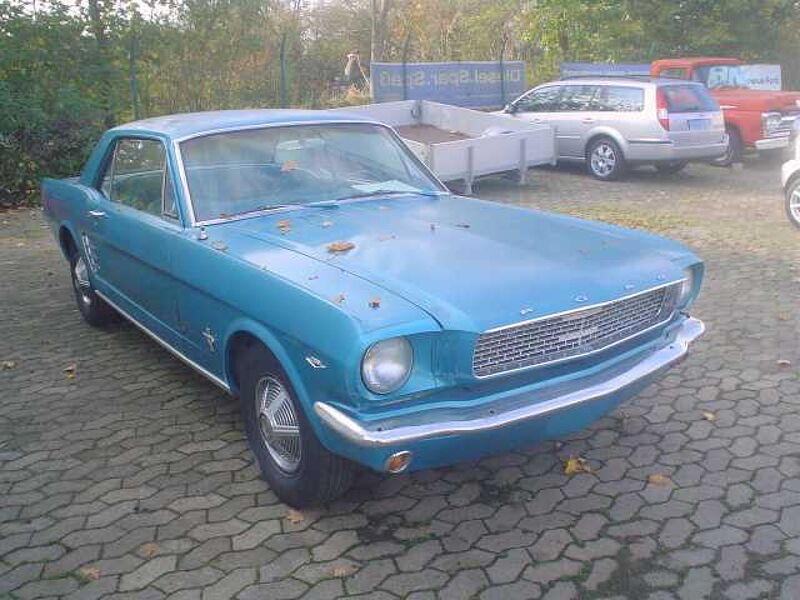Ford Verkauft : Mustang V8 Automatic