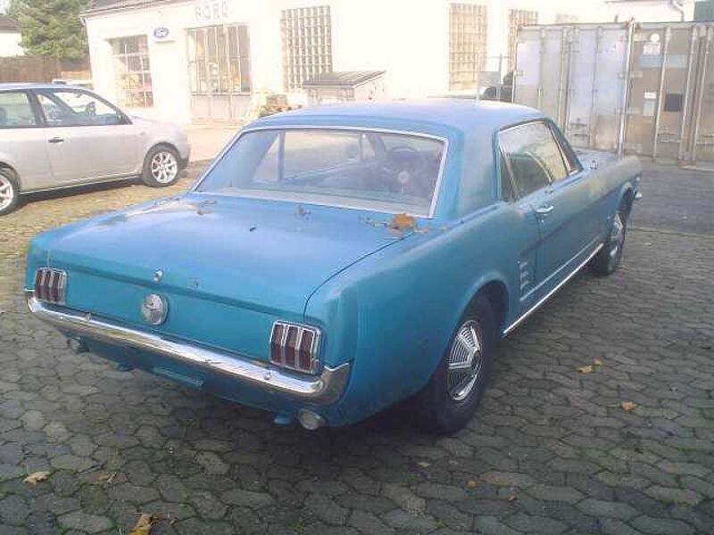 Ford Verkauft : Mustang V8 Automatic