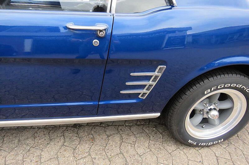 Ford Verkauft : Mustang Coupe V8 1966 Automatic/ Kalifornien