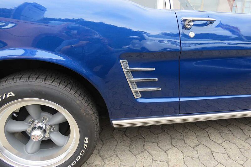 Ford Verkauft : Mustang Coupe V8 1966 Automatic/ Kalifornien