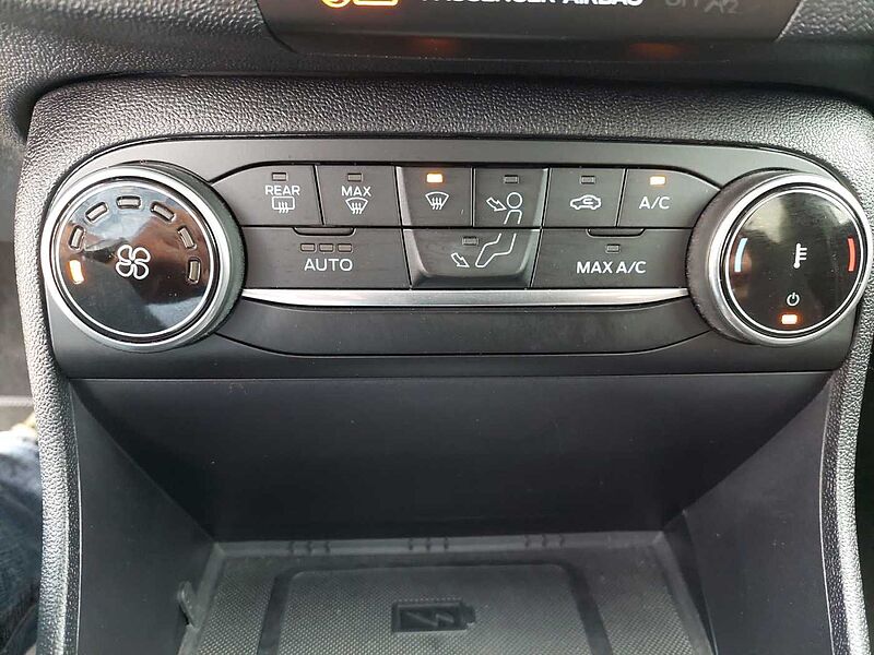 Ford Fiesta 1.1 TITANIUM Navigation RF-Kam.