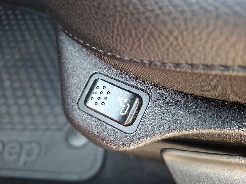 Jeep Compass 1.6 Multijet Night Eagle 1.Hd 28 tkm AHK