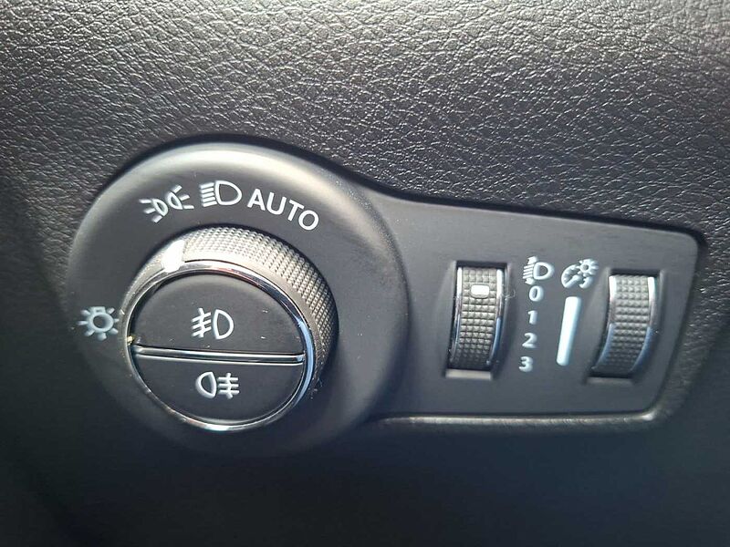 Jeep Compass 1.6 Multijet Night Eagle 1.Hd 28 tkm AHK