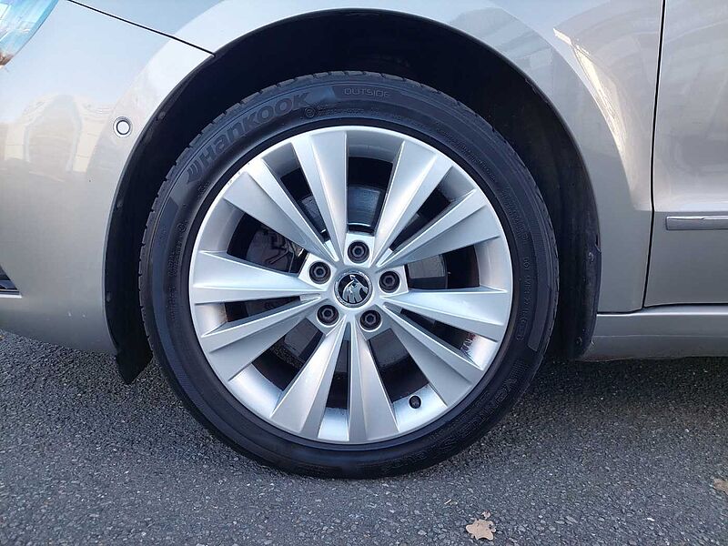 SKODA Superb 4x4 Elegance AHK NAVI