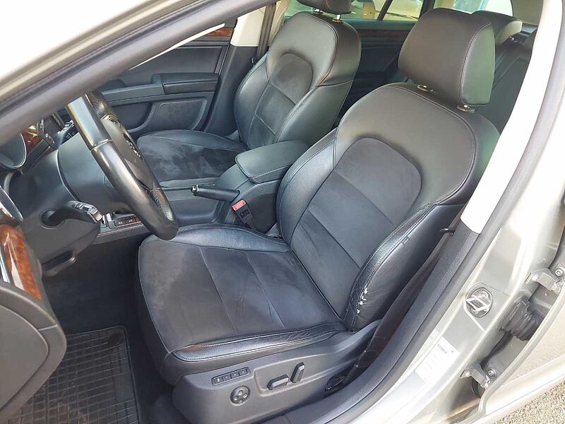 SKODA Superb 4x4 Elegance AHK NAVI