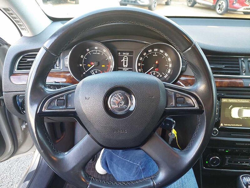 SKODA Superb 4x4 Elegance AHK NAVI