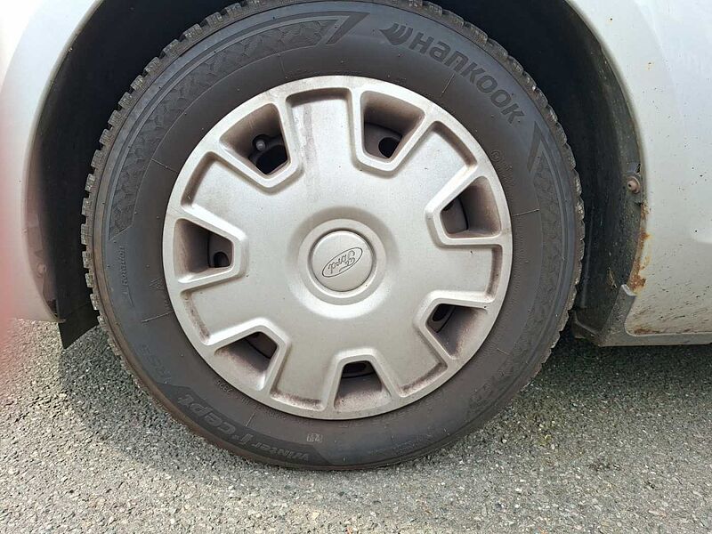 Ford Focus 1.6i Turnier AHK