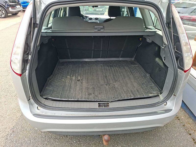 Ford Focus 1.6i Turnier AHK