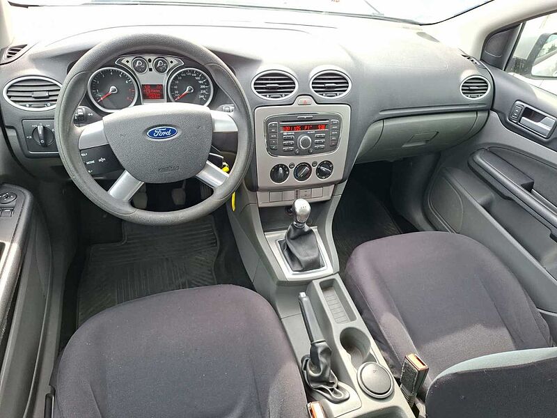Ford Focus 1.6i Turnier AHK