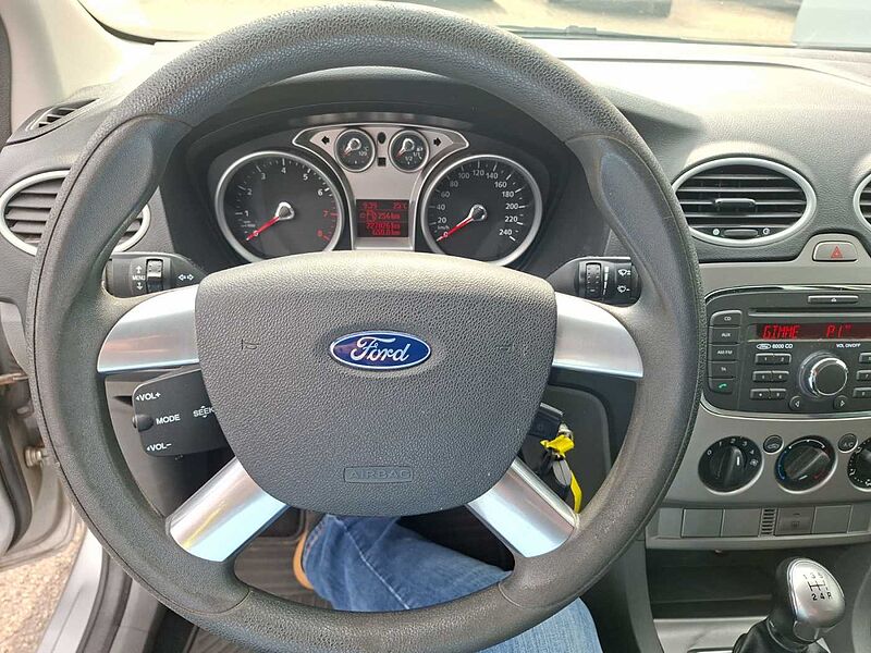 Ford Focus 1.6i Turnier AHK