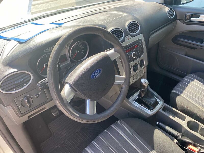 Ford Focus 1.6i Turnier AHK