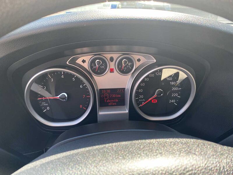 Ford Focus 1.6i Turnier AHK