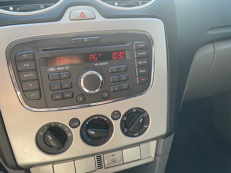 Ford Focus 1.6i Turnier AHK