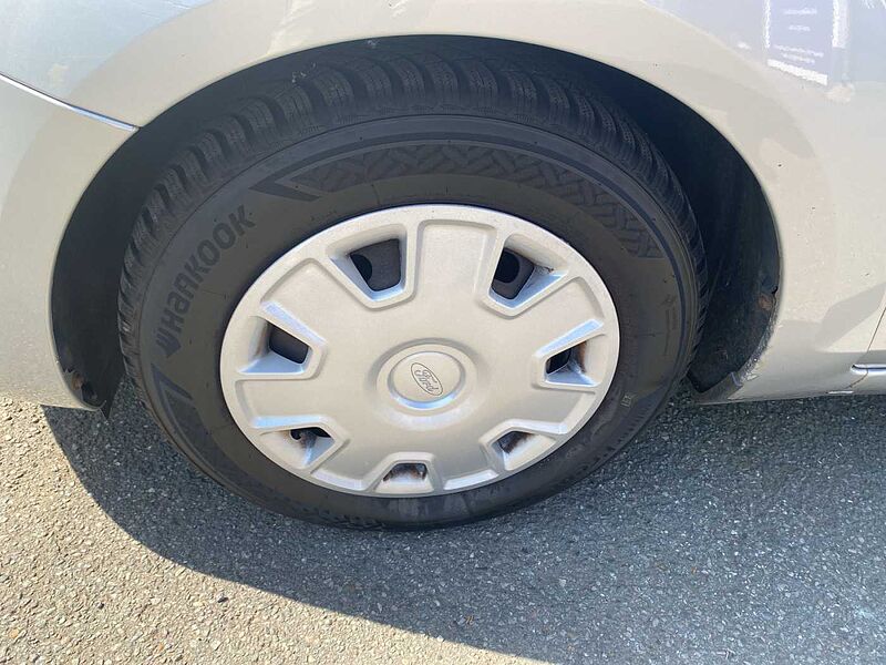 Ford Focus 1.6i Turnier AHK
