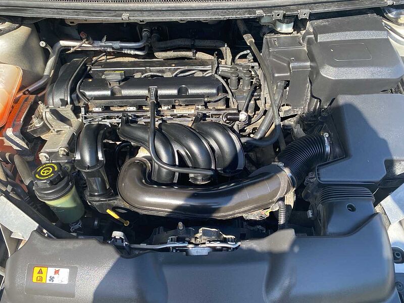 Ford Focus 1.6i Turnier AHK