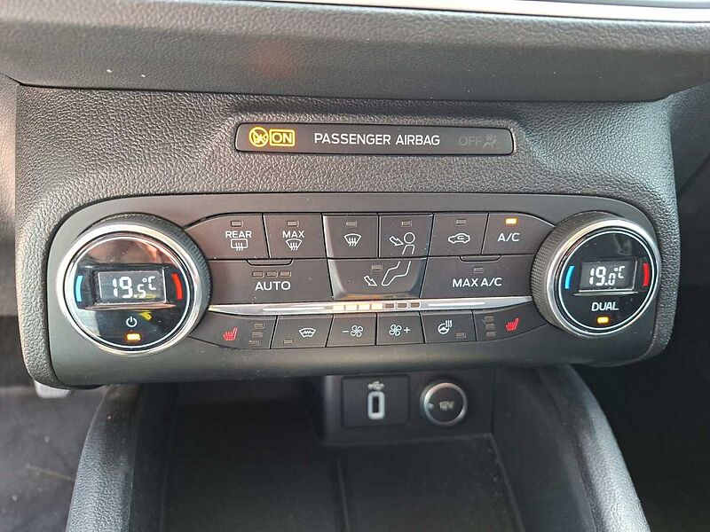 Ford Focus Cool & Connect