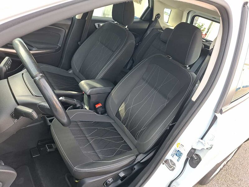 Ford ECOSPORT Cool & Connect /Winterpaket 1. Hdn.