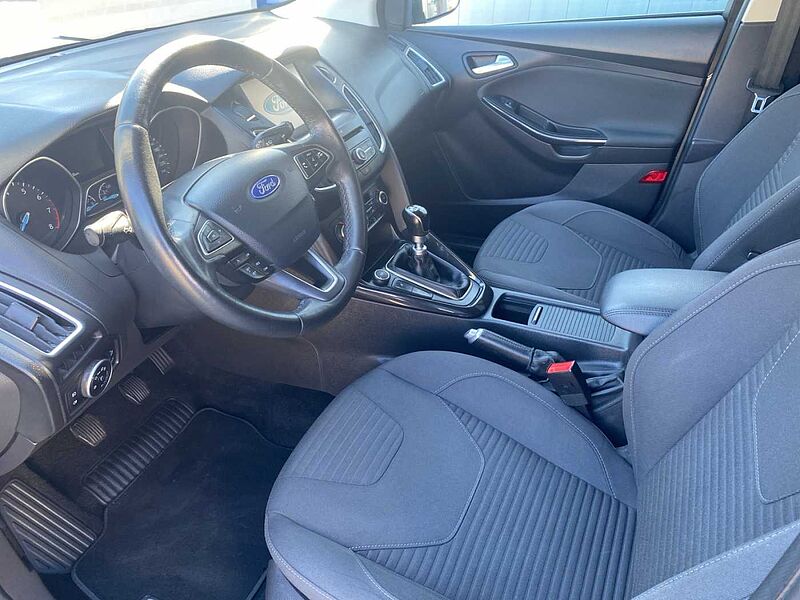 Ford Focus Titanium Navi  AHK 70TKM