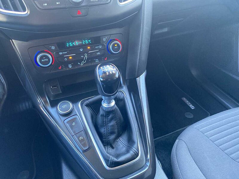 Ford Focus Titanium Navi  AHK 70TKM