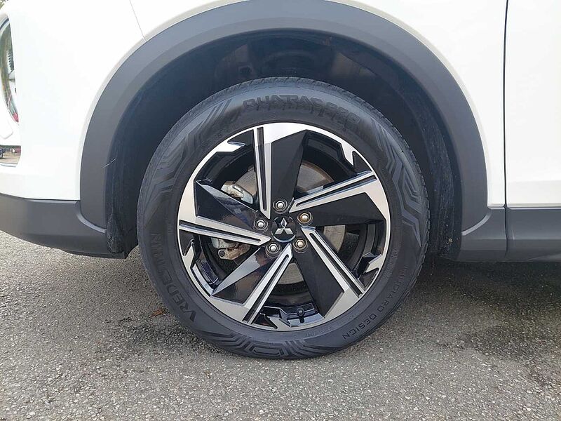 Mitsubishi Eclipse Cross Plug-in Hybrid 4x4 Plug-in Hybrid AHK 1. Hand