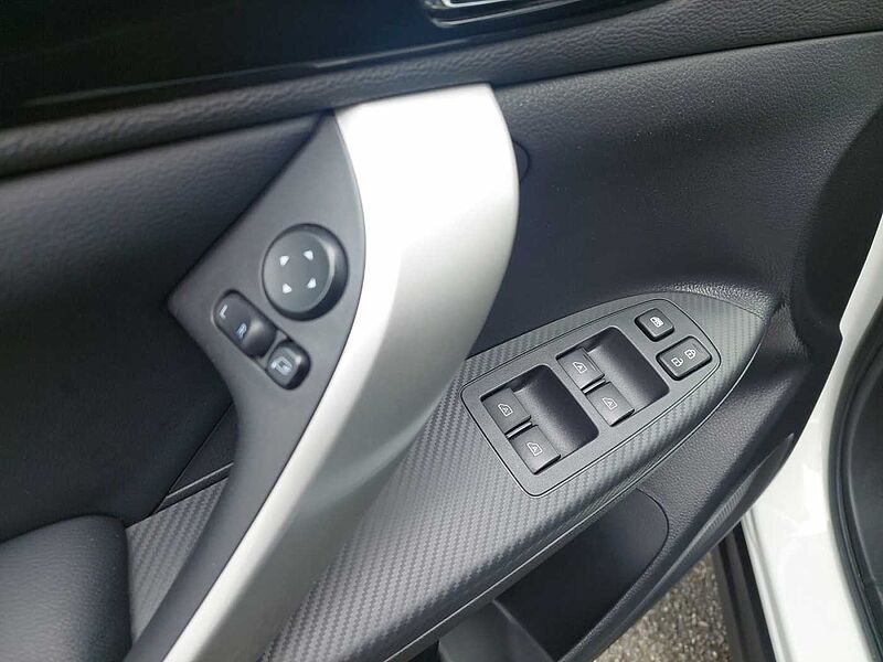 Mitsubishi Eclipse Cross Plug-in Hybrid 4x4 Plug-in Hybrid AHK 1. Hand