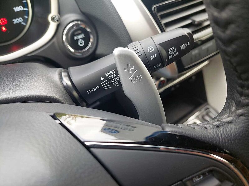 Mitsubishi Eclipse Cross Plug-in Hybrid 4x4 Plug-in Hybrid AHK 1. Hand