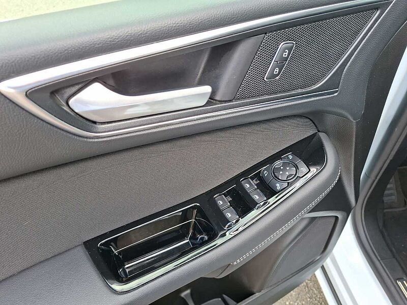 Ford S-MAX Titanium Hybrid AHK Navi WiPa 7 Sitzer