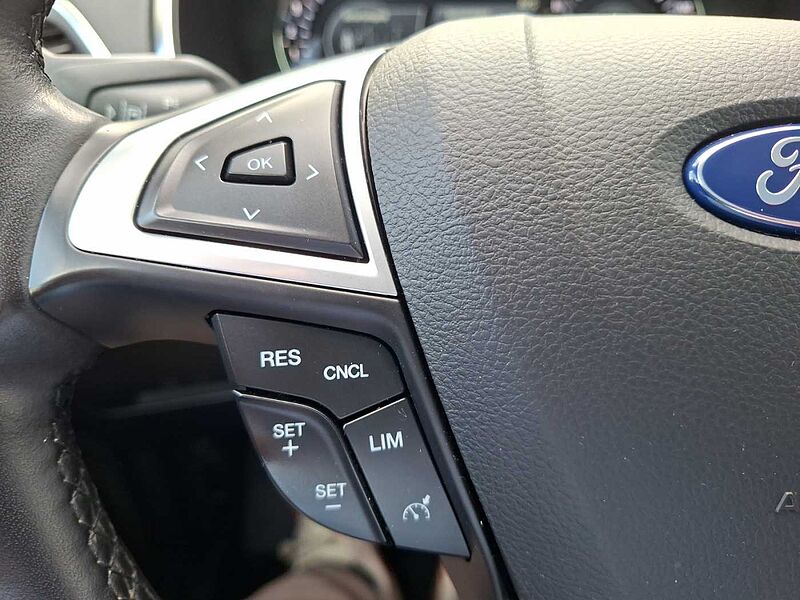 Ford S-MAX Titanium Hybrid AHK Navi WiPa 7 Sitzer