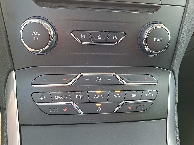 Ford S-MAX Titanium Hybrid AHK Navi WiPa 7 Sitzer