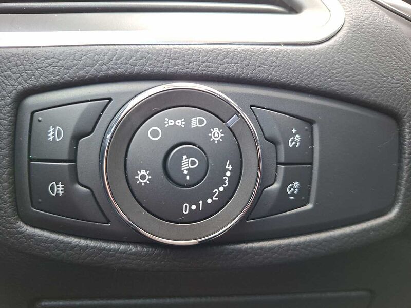Ford S-MAX Titanium Hybrid AHK Navi WiPa 7 Sitzer